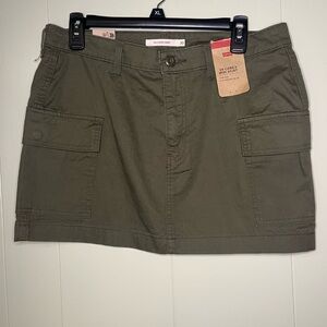 Levi’s 94 Cargo Mini Skirt